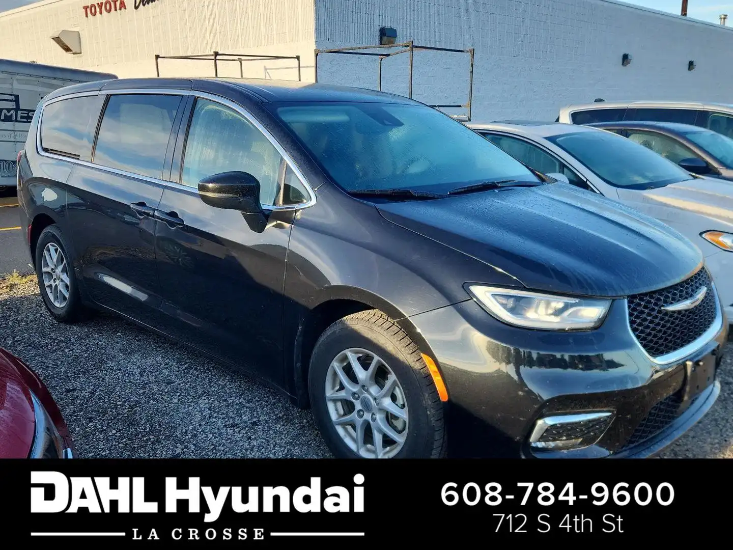 2023 Chrysler Pacifica Touring L's photo
