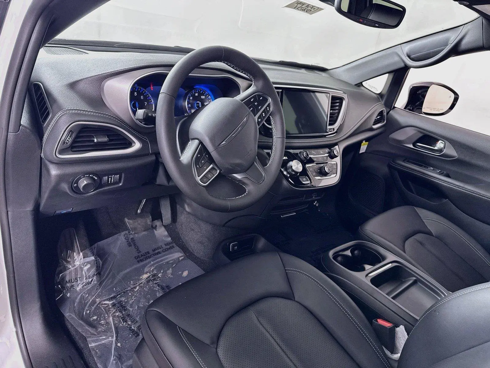2027 Chrysler Pacifica Select AWD photo 3