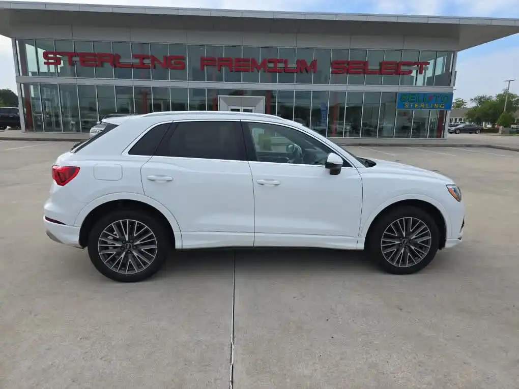 2022 Audi Q3 40 TFSI Premium quattro's photo