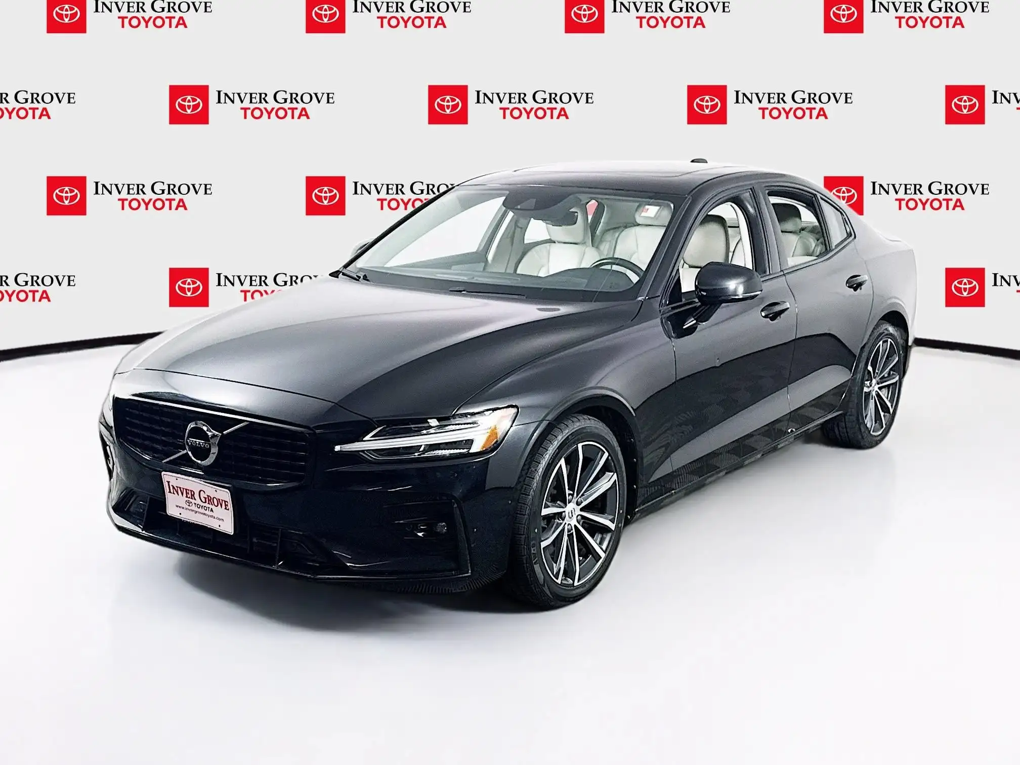 2021 Volvo S60 T5 Momentum's photo