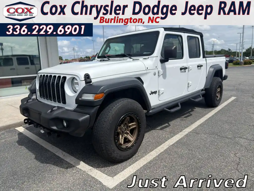 2020 Jeep Gladiator Sport S's photo