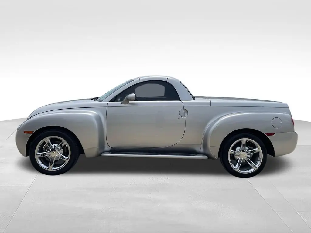 2004 Chevrolet SSR LS photo 4