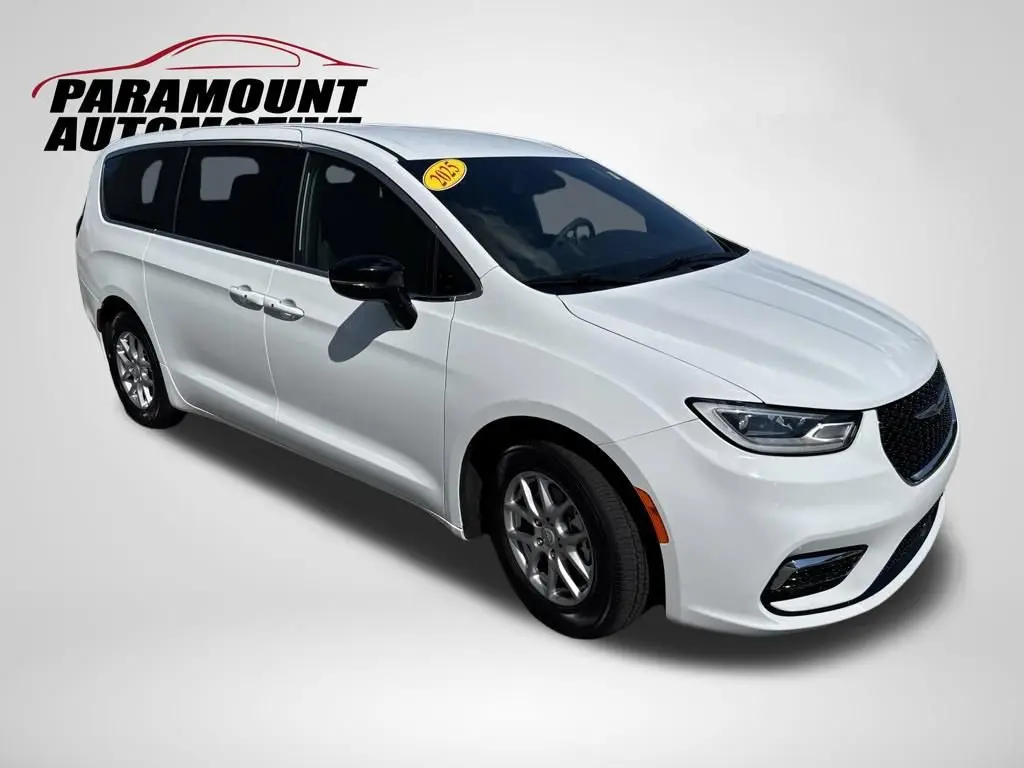 2025 Chrysler Pacifica Select photo 3
