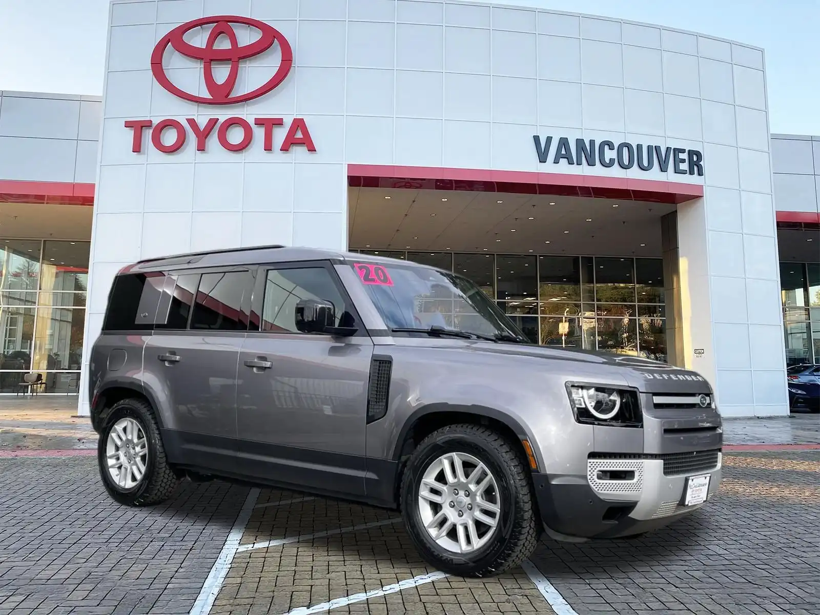 2020 Land Rover Defender S's photo