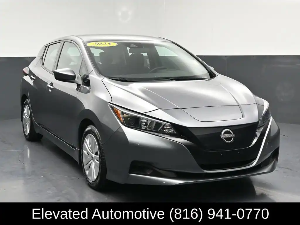 2025 Nissan Leaf S's photo