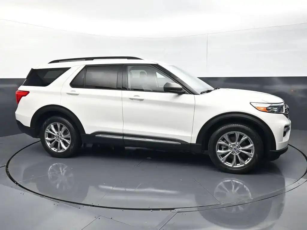 2023 Ford Explorer XLT RWD's photo