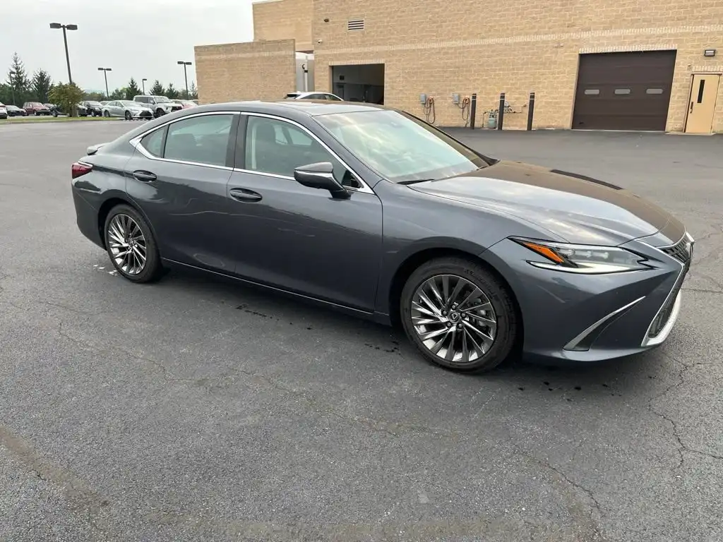 2024 Lexus ES 300h 300h Ultra Luxury's photo