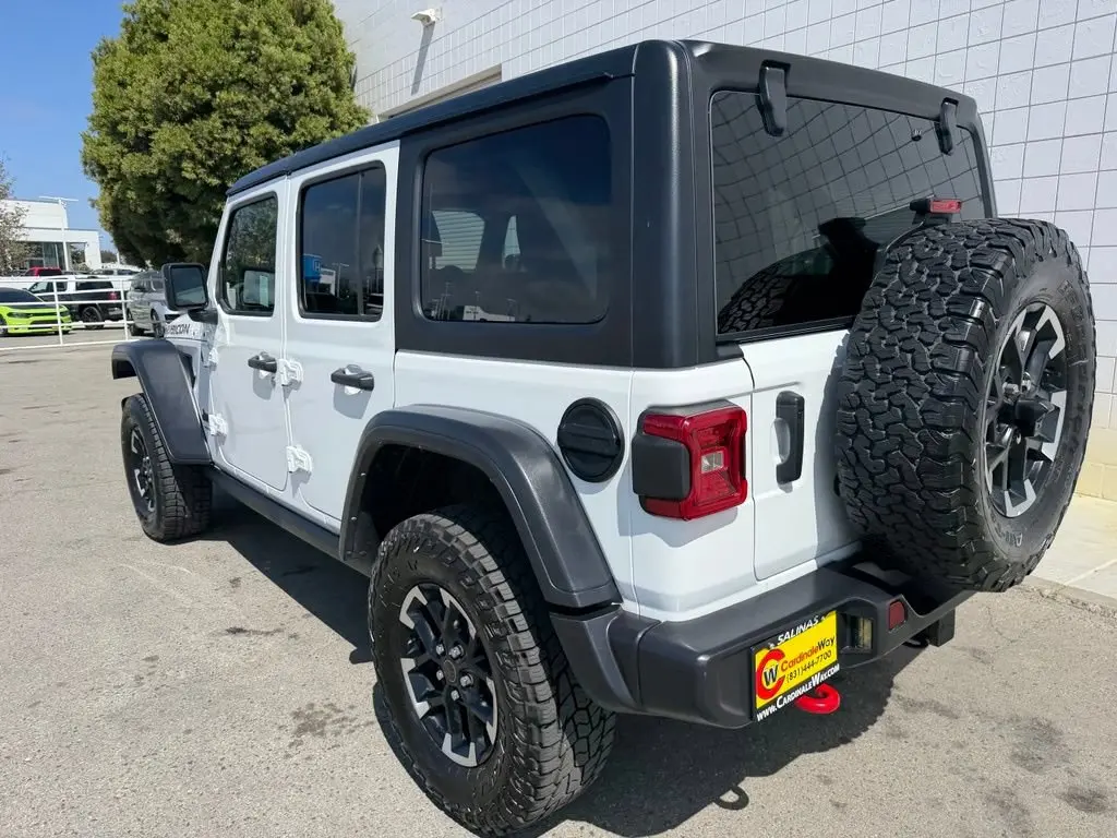 2025 Jeep Wrangler Rubicon photo 4