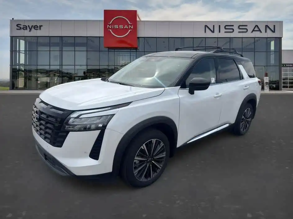 2026 Nissan Pathfinder Platinum 4WD's photo