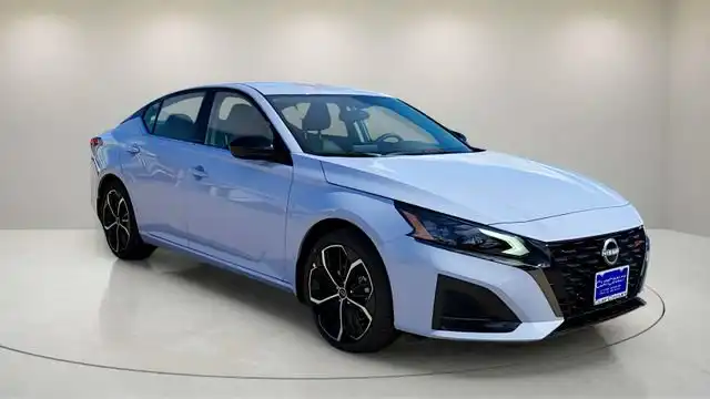 2025 Nissan Altima 2.5 SR's photo
