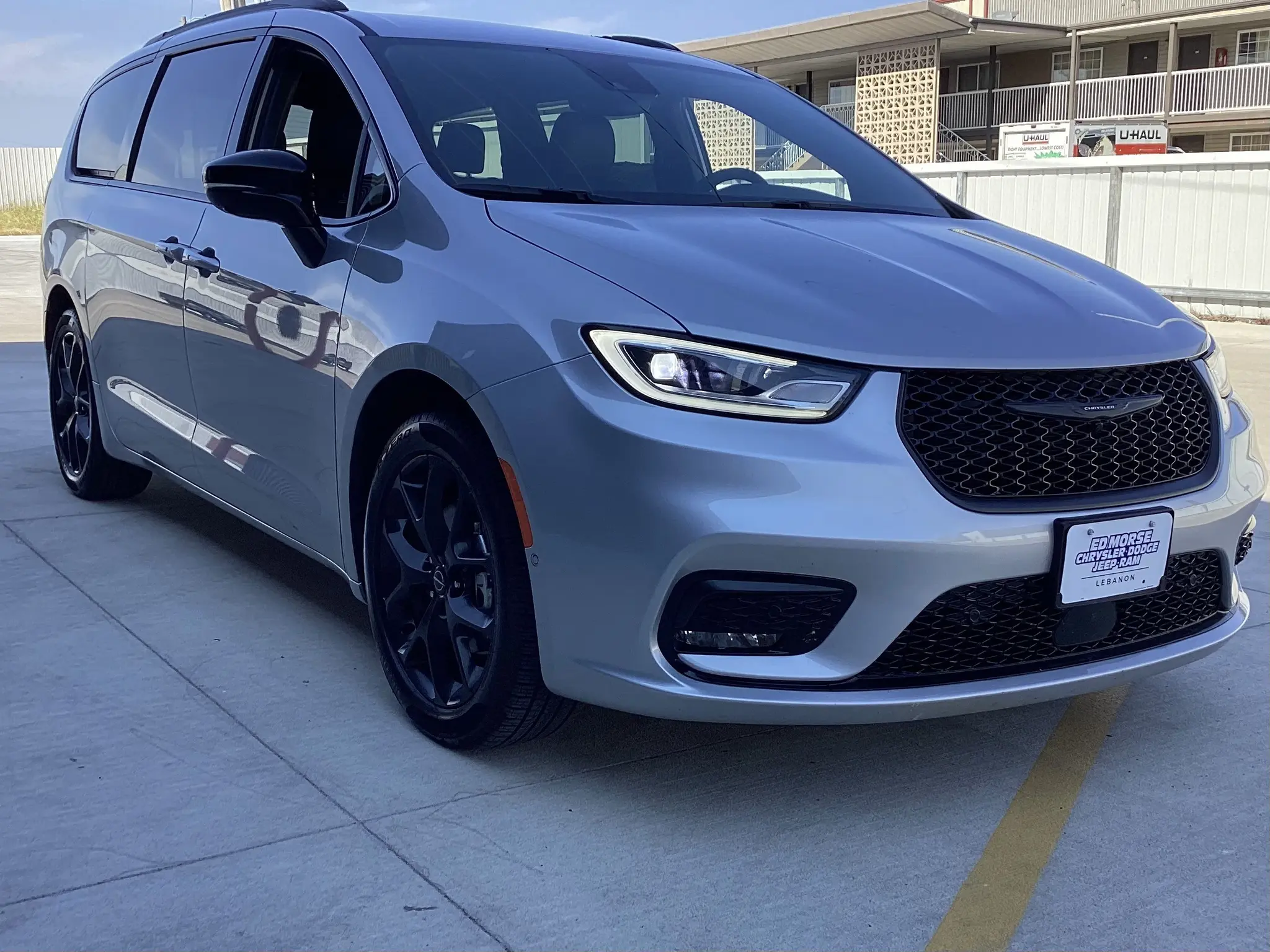 2026 Chrysler Pacifica Select photo 3