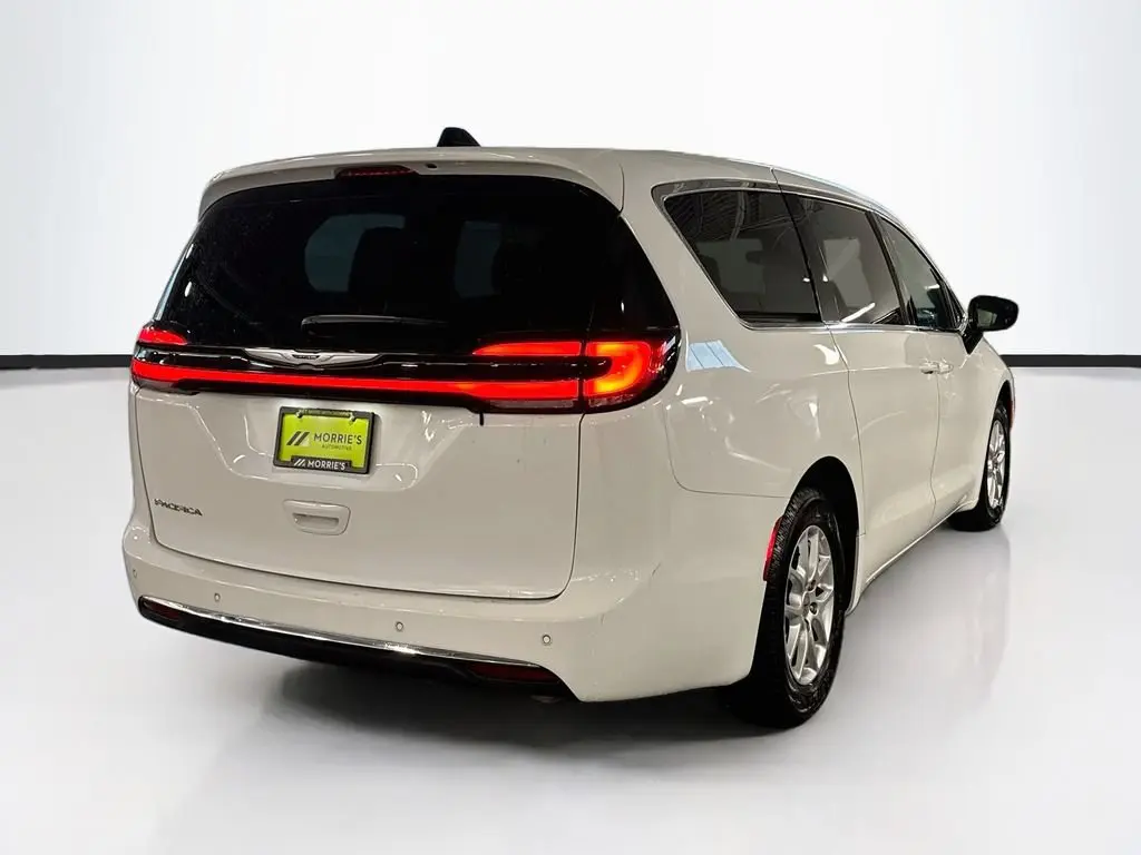 2025 Chrysler Pacifica Select photo 5