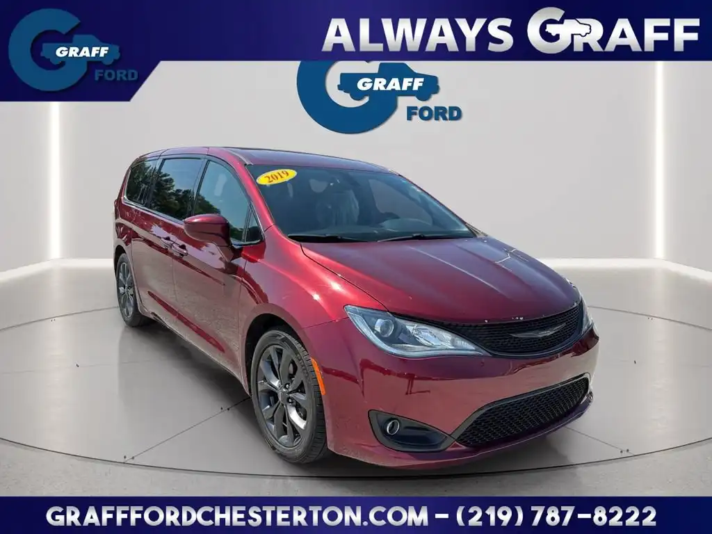 2019 Chrysler Pacifica Touring Plus's photo