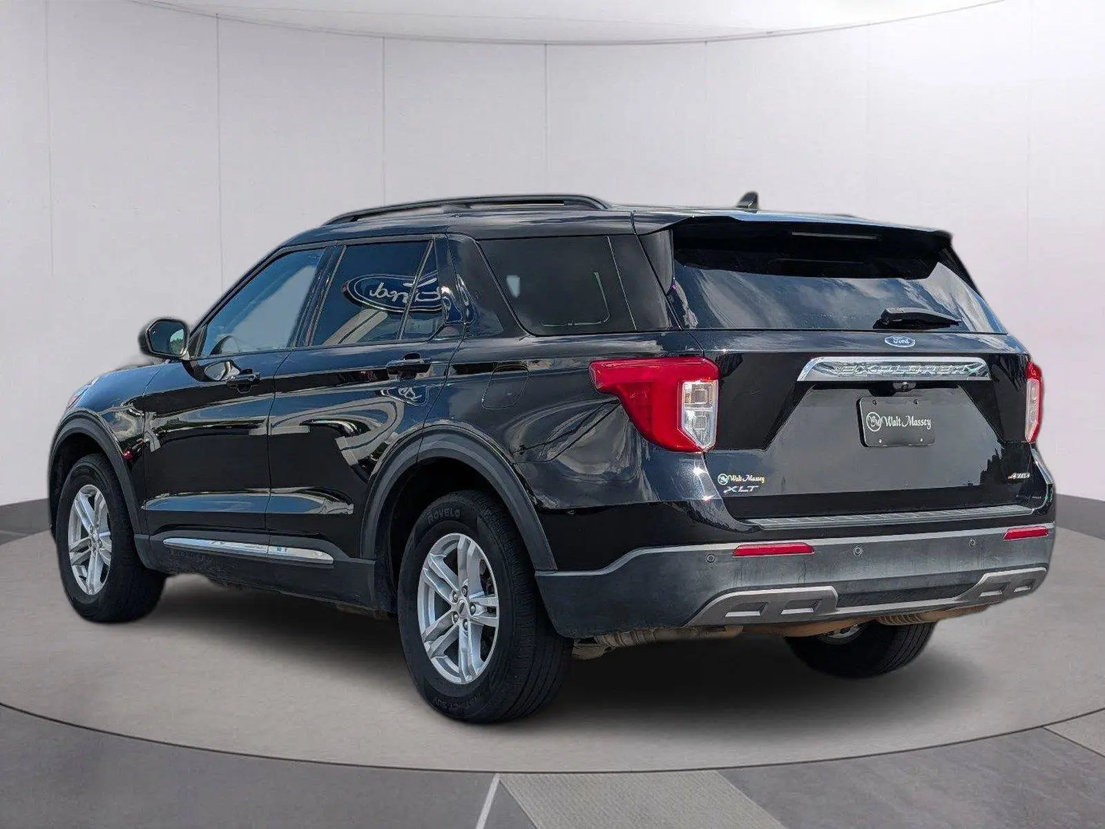 2022 Ford Explorer XLT 4WD photo 3