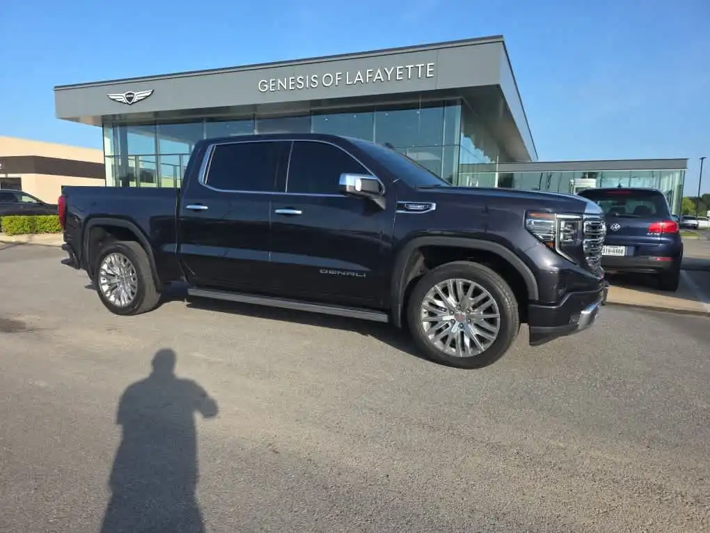 2022 GMC Sierra 4WD Crew Cab Short Box Denali's photo