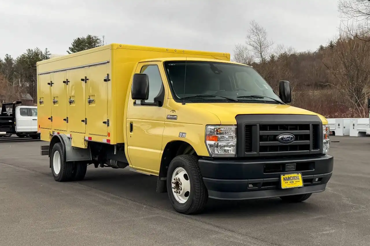 2022 Ford E-Series DRW E-450 Super Duty 158 in WB's photo
