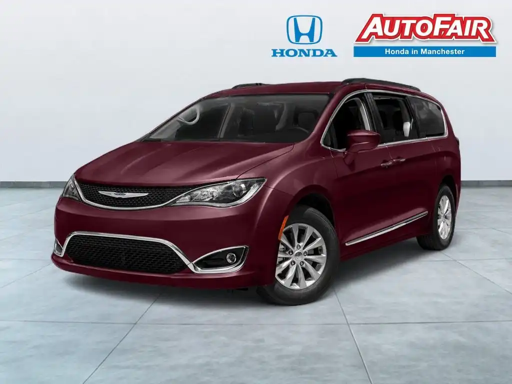 2018 Chrysler Pacifica Touring L's photo