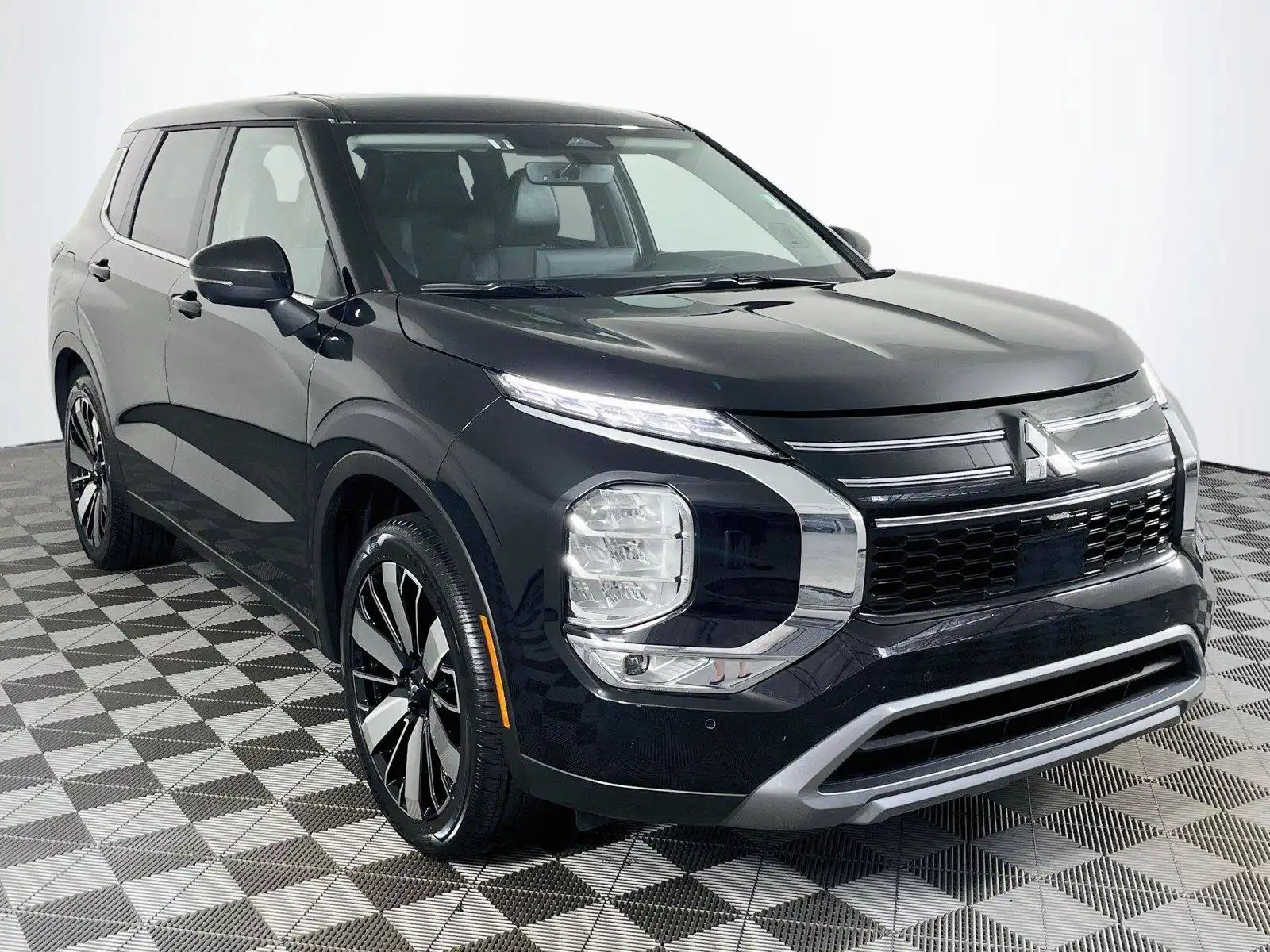 2025 Mitsubishi Outlander SE S-AWC's photo