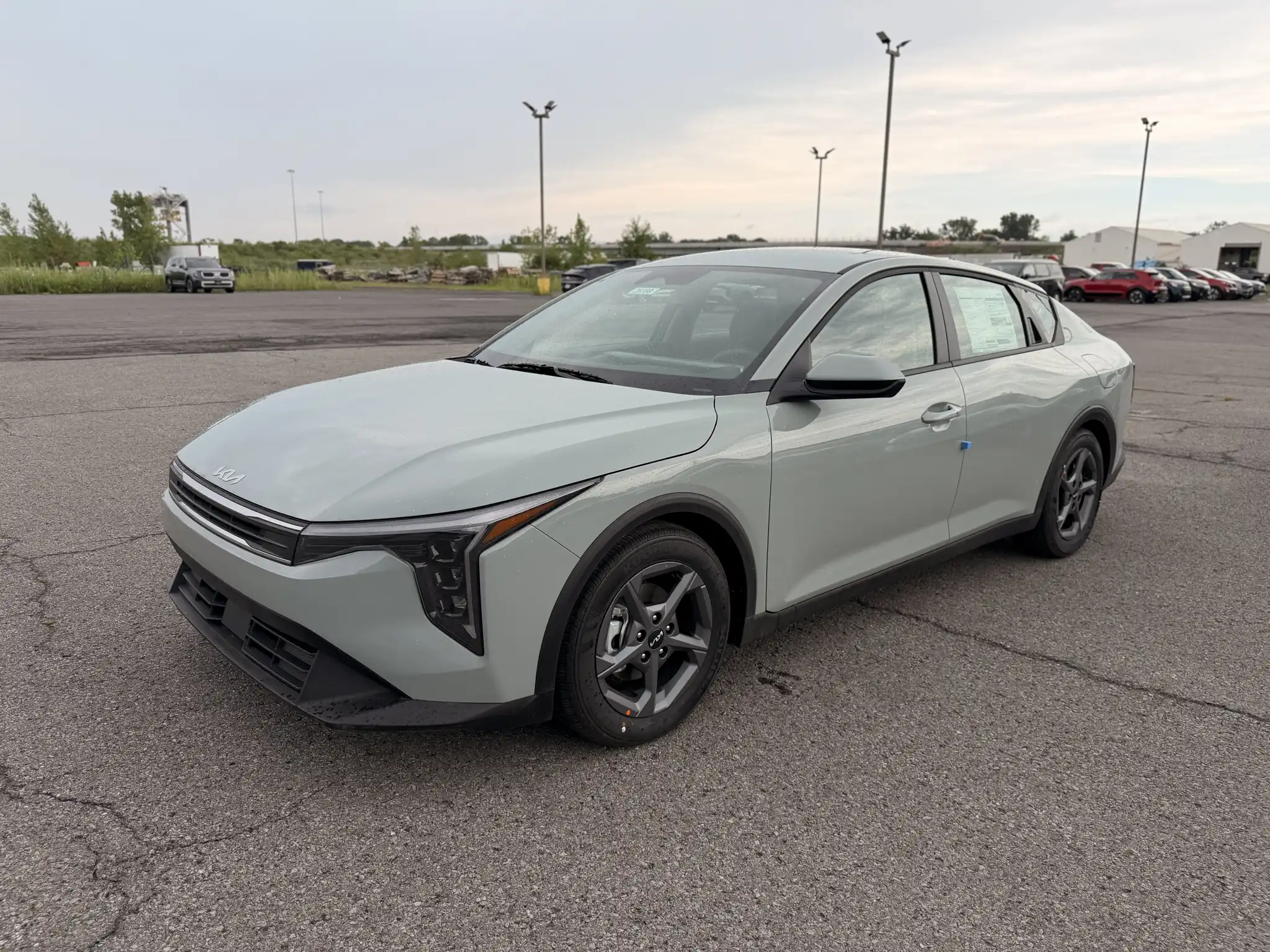2026 Kia K4 LXS AT's photo