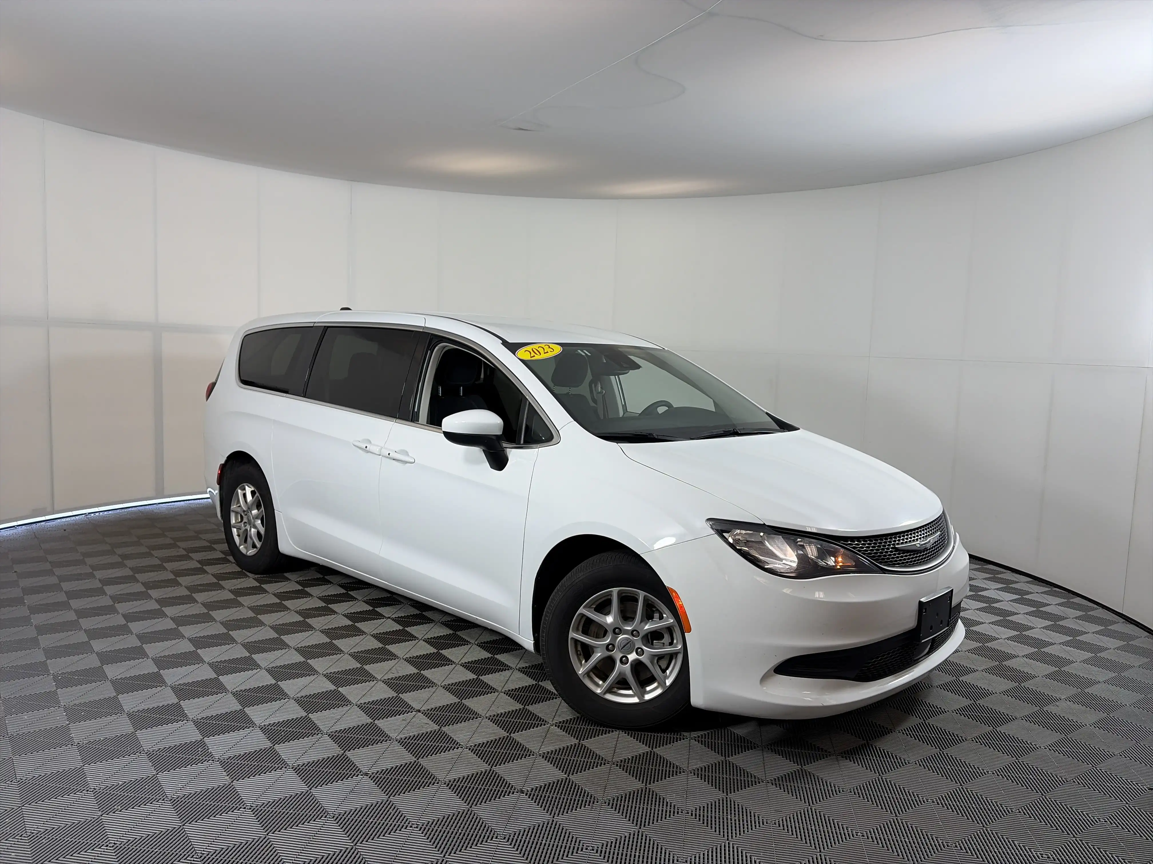 2023 Chrysler Voyager LX's photo