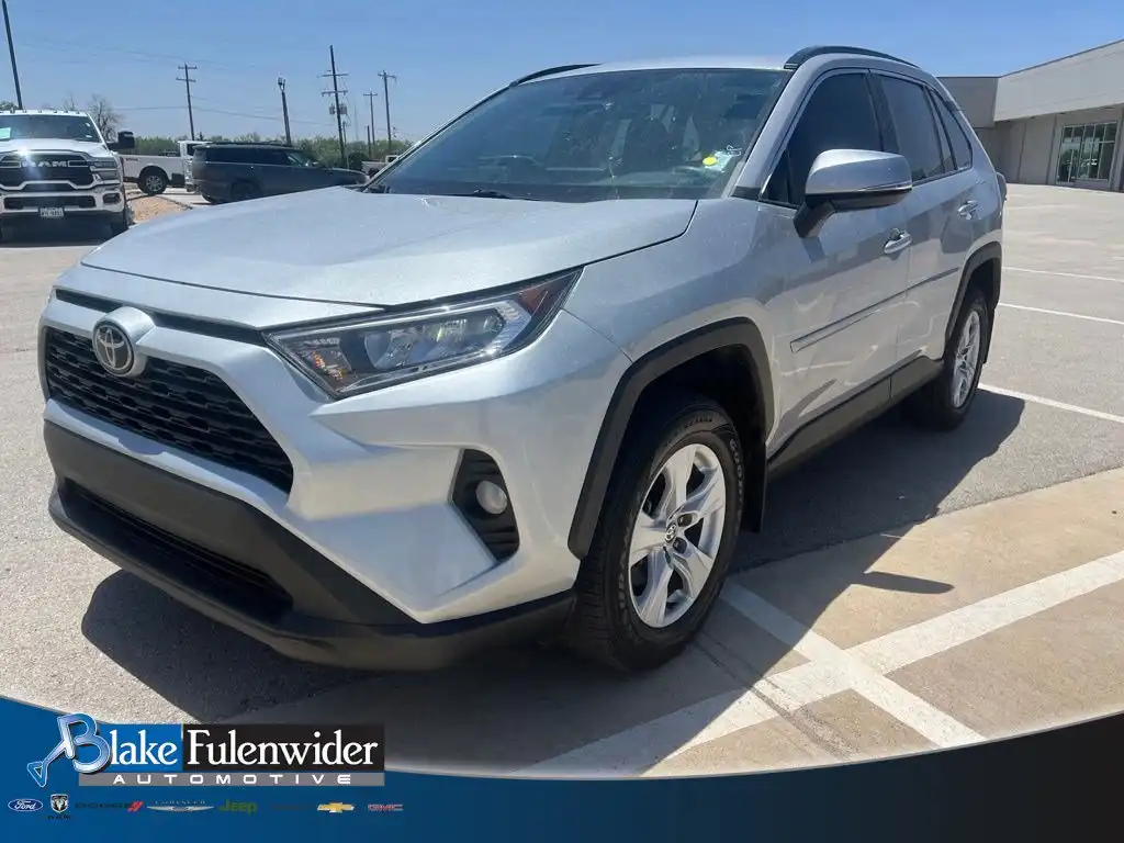2021 Toyota RAV4 XLE FWD's photo