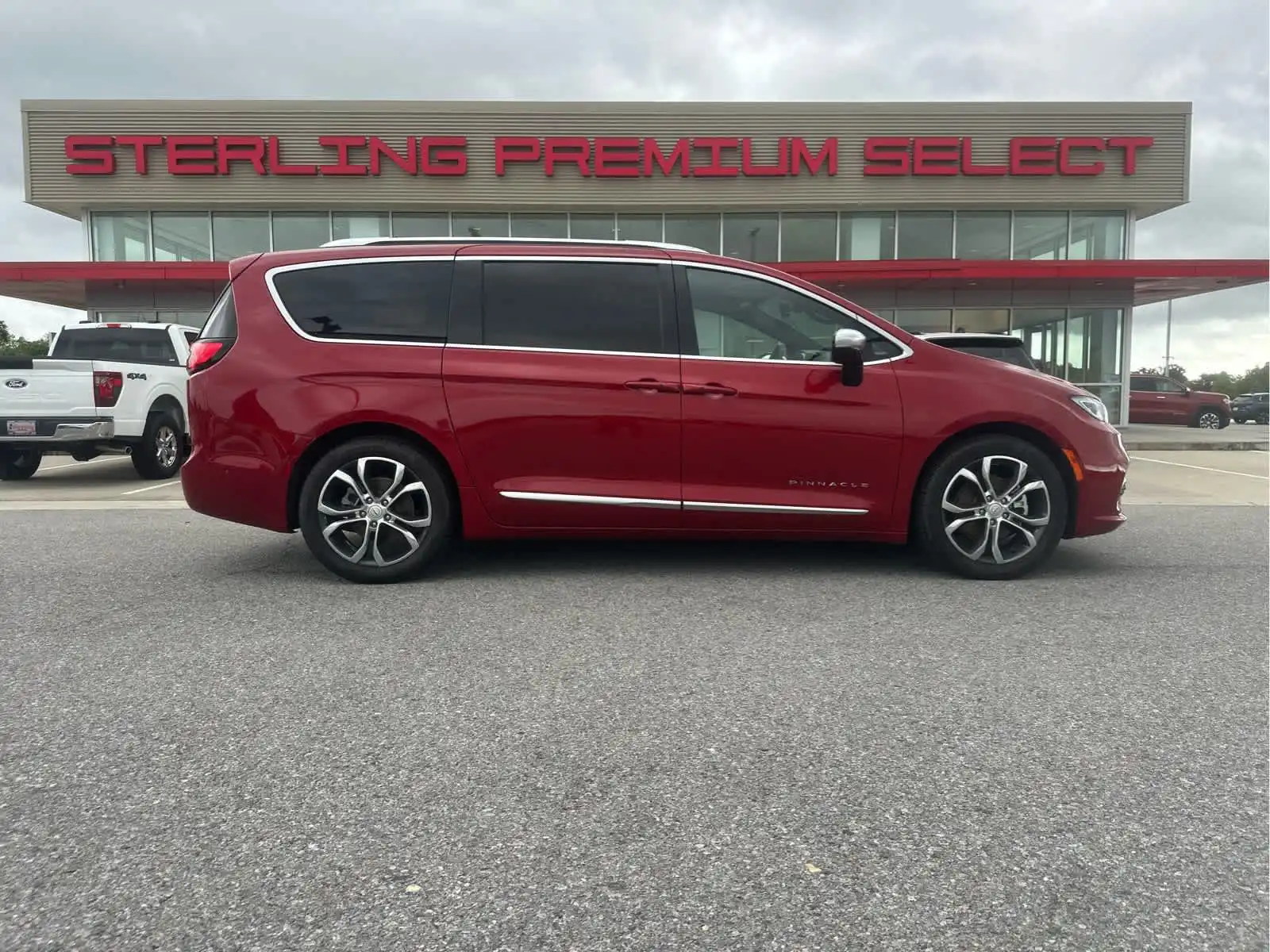 2025 Chrysler Pacifica Pinnacle's photo