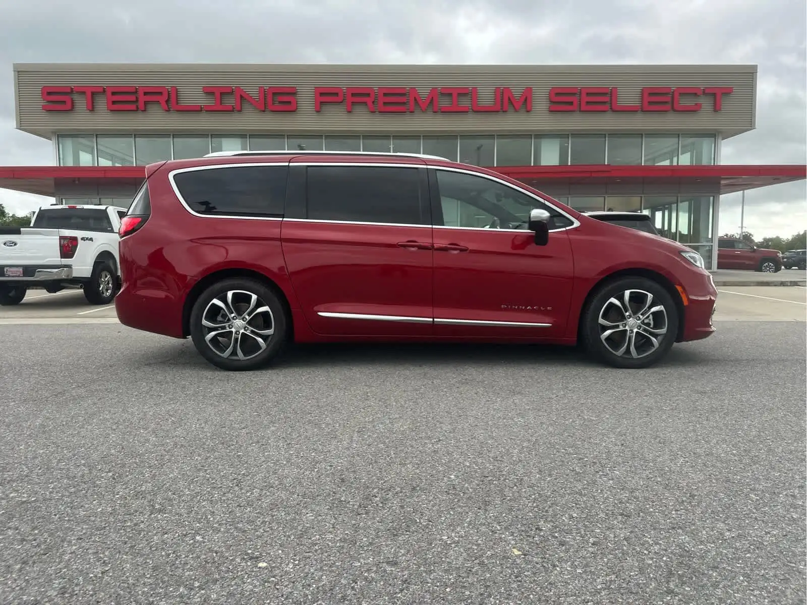 2025 Chrysler Pacifica Pinnacle photo 1