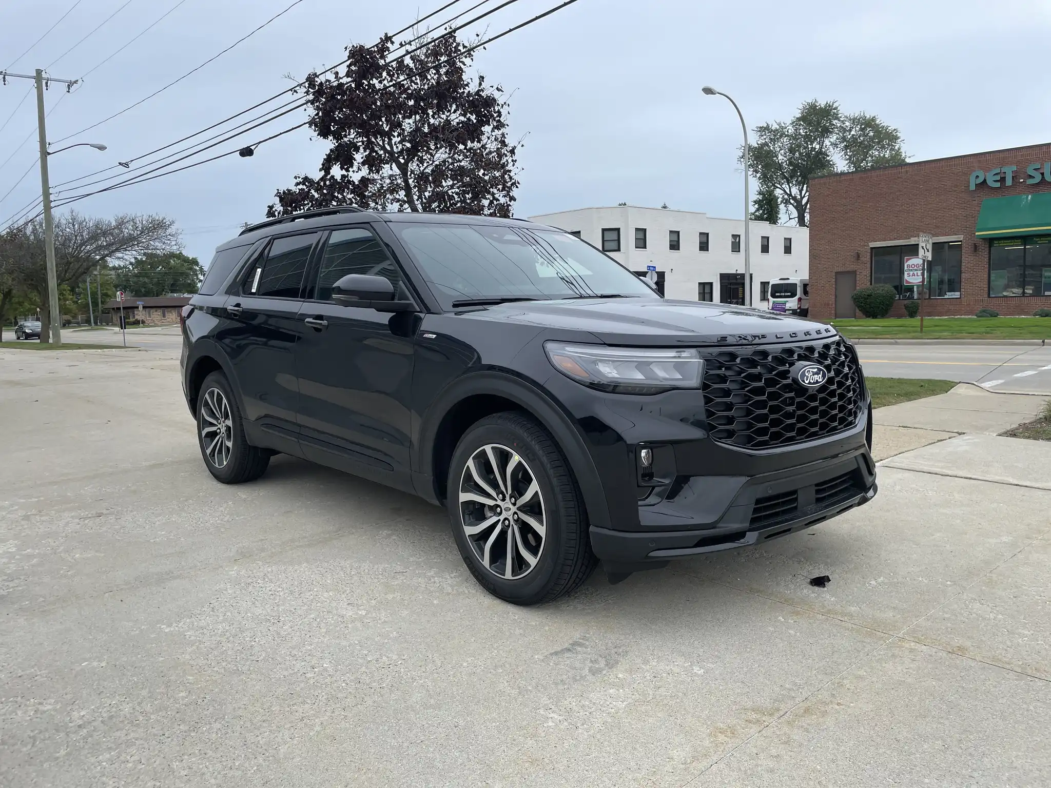 2027 Ford Explorer ST-Line 4WD's photo