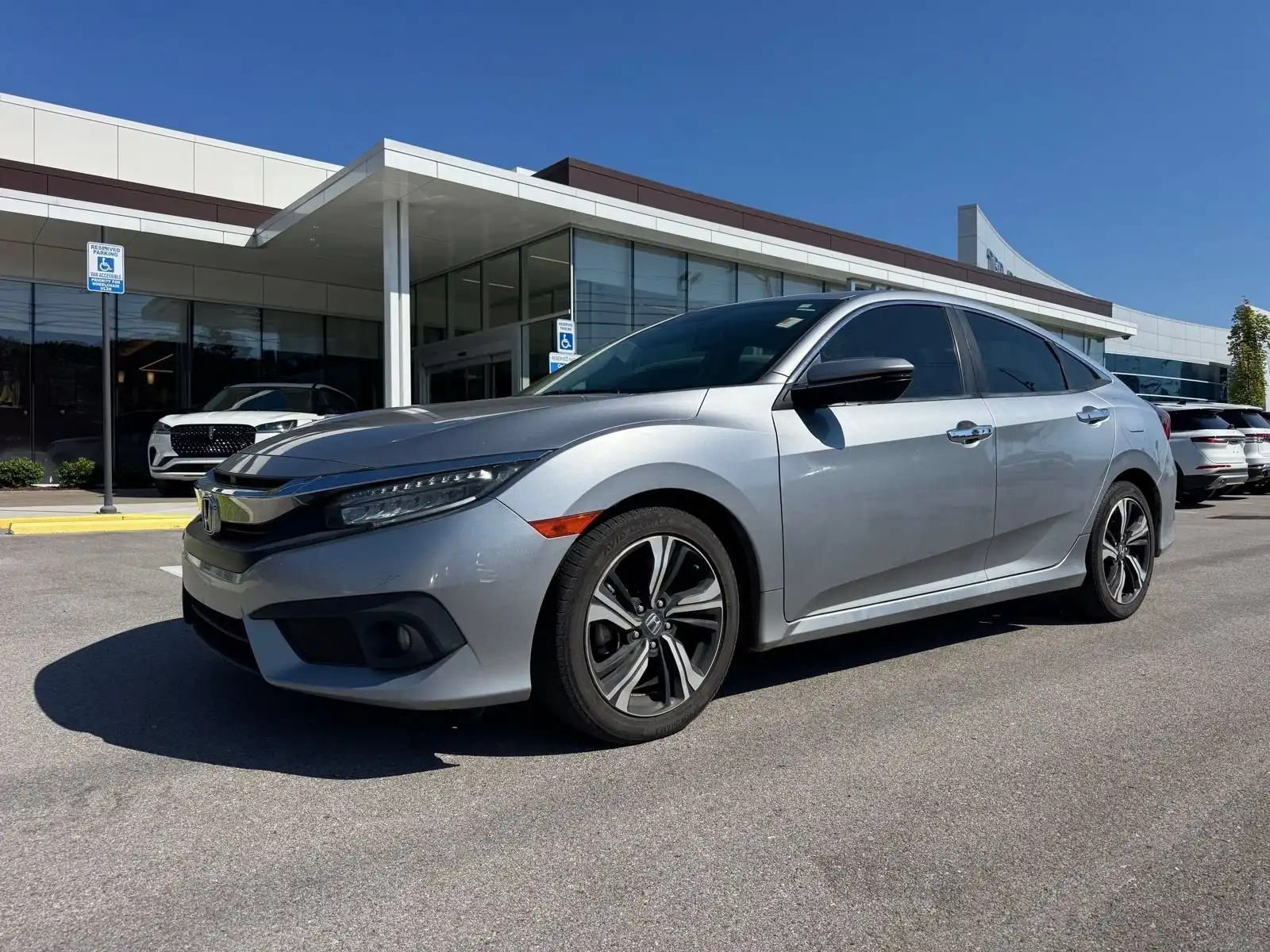 2017 Honda Civic Touring CVT's photo