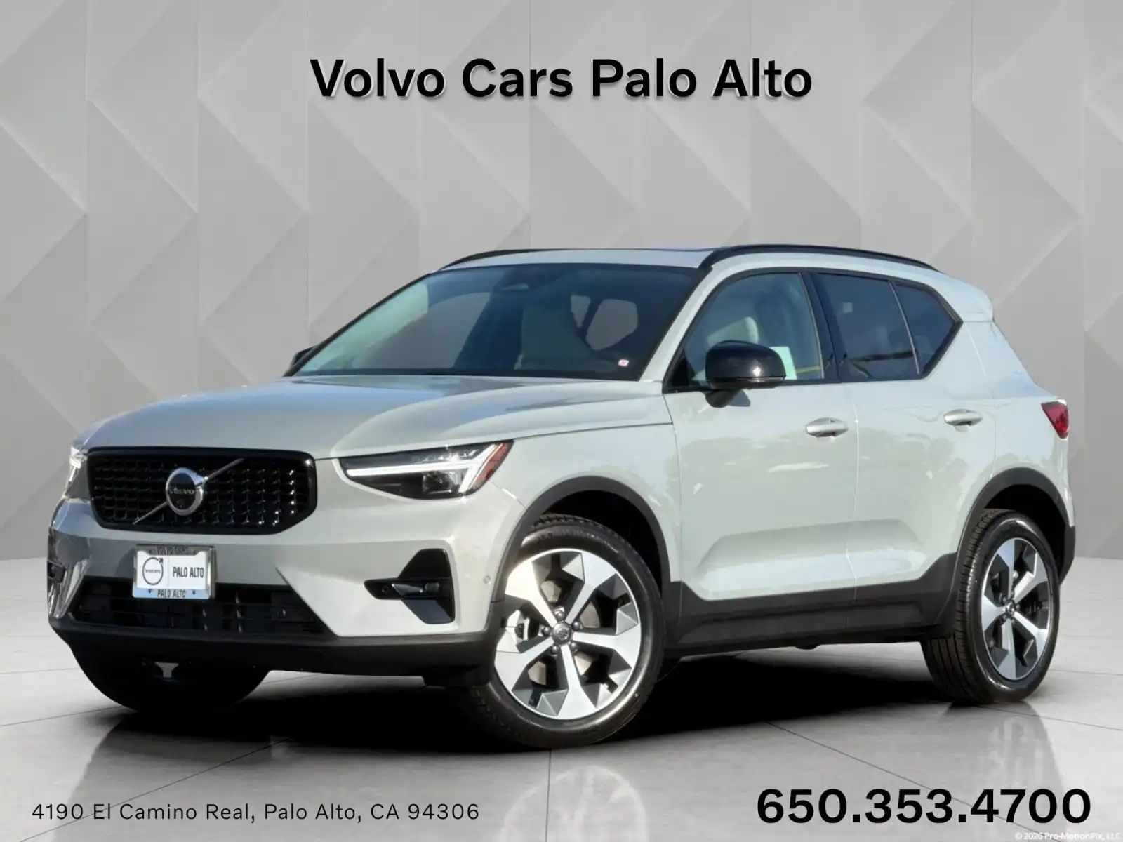2026 Volvo XC40 B5 Plus Dark AWD's photo