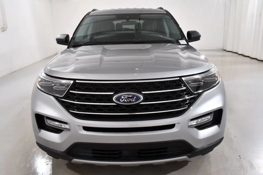2024 Ford Explorer XLT 4WD photo 3