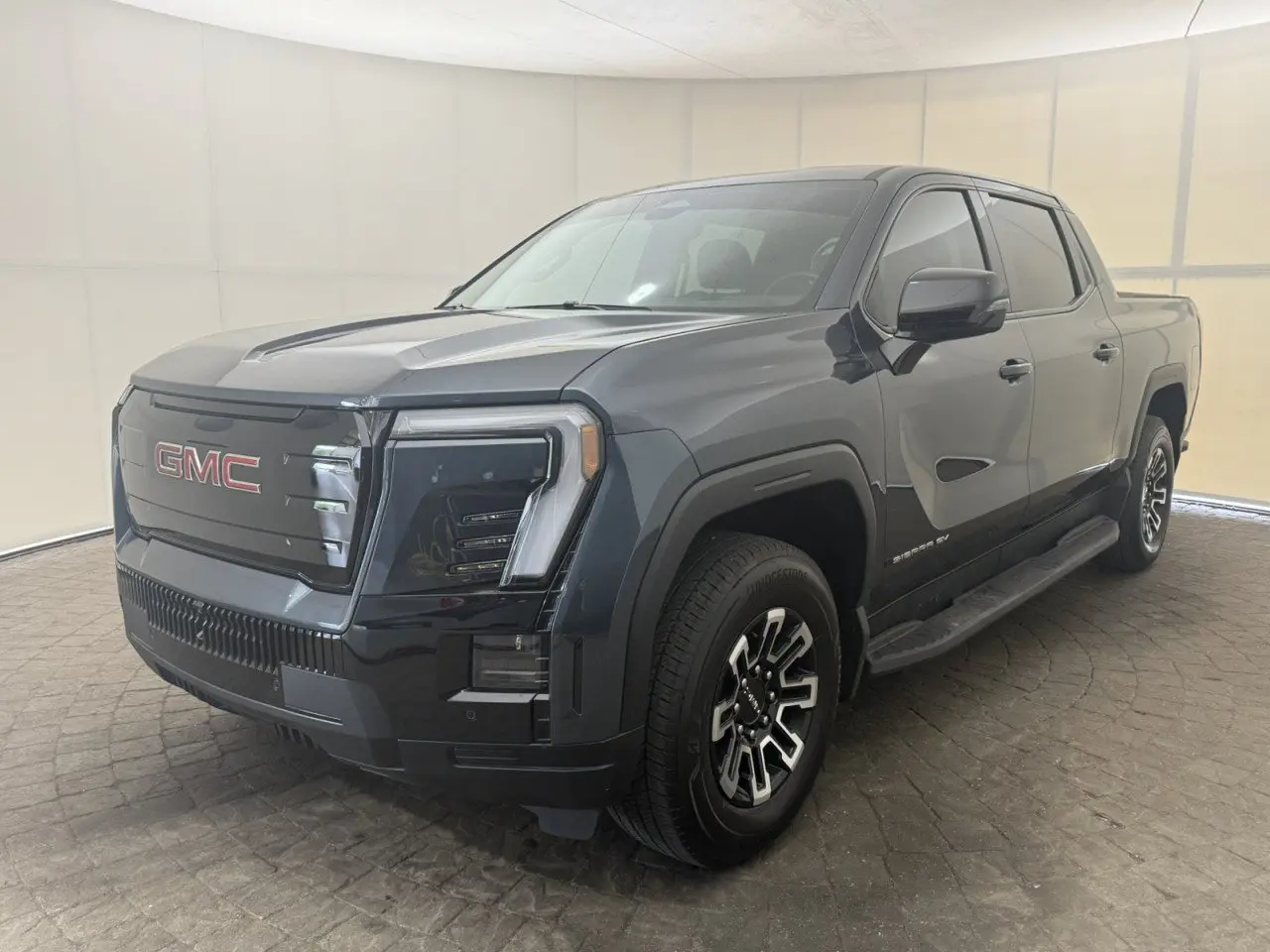 2026 GMC Sierra Elevation e4WD Crew Cab Extended Range photo 3