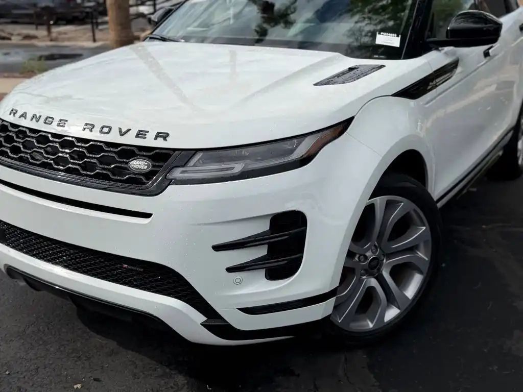 2023 Land Rover Range Rover Evoque R-Dynamic SE's photo