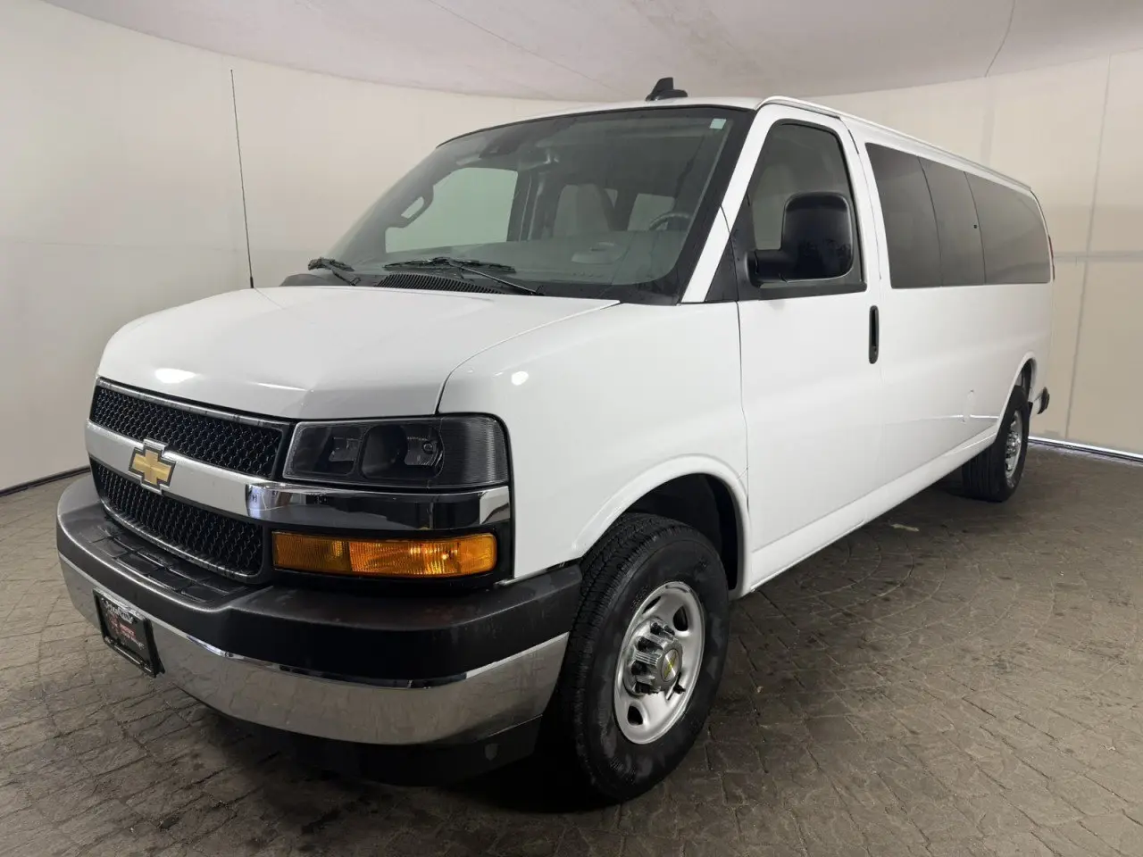 2025 Chevrolet Express 3500 LT Extended photo 3