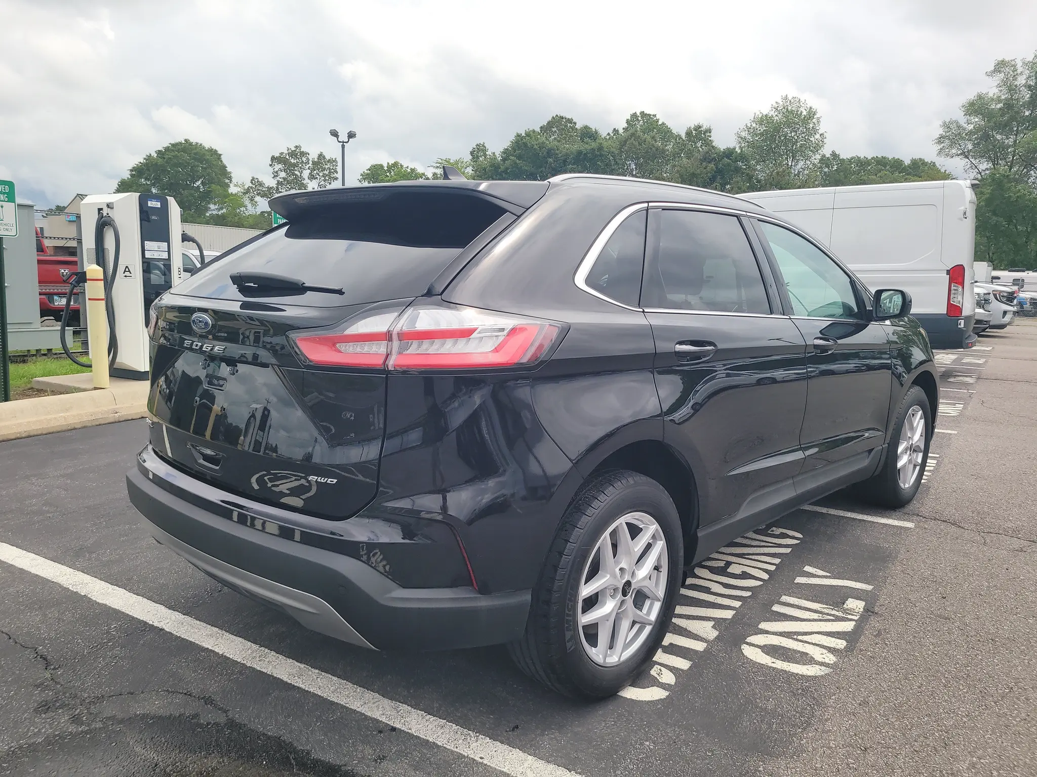2024 Ford Edge SEL AWD photo 5