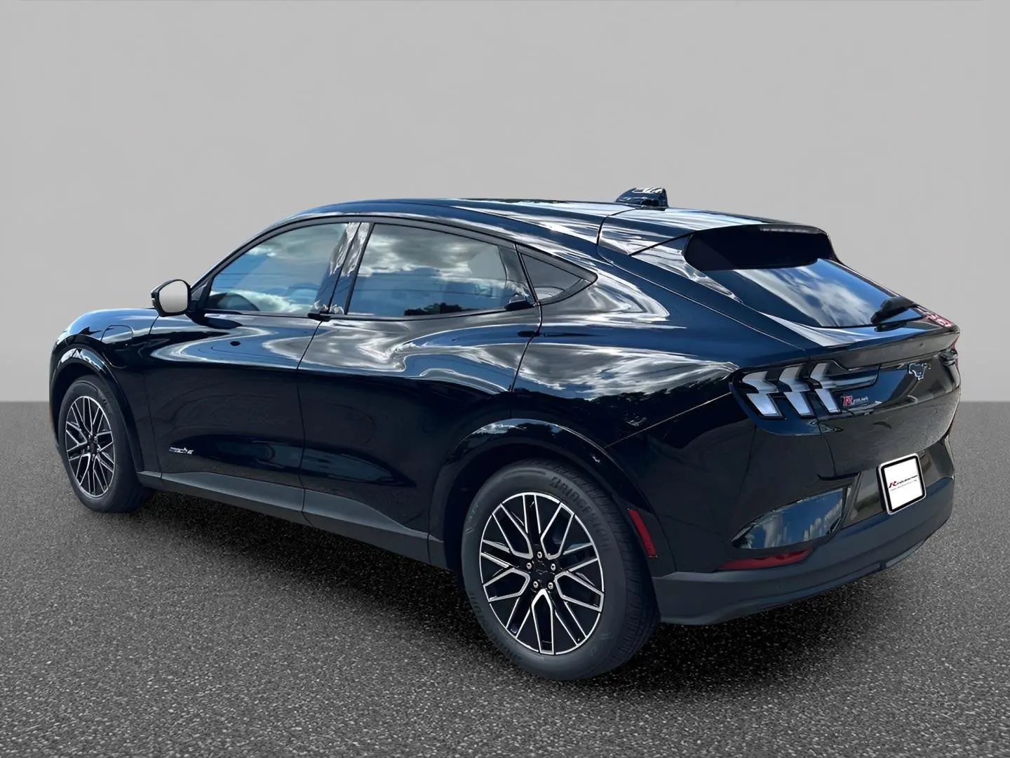 2026 Ford Mustang-Mach-e Premium photo 4