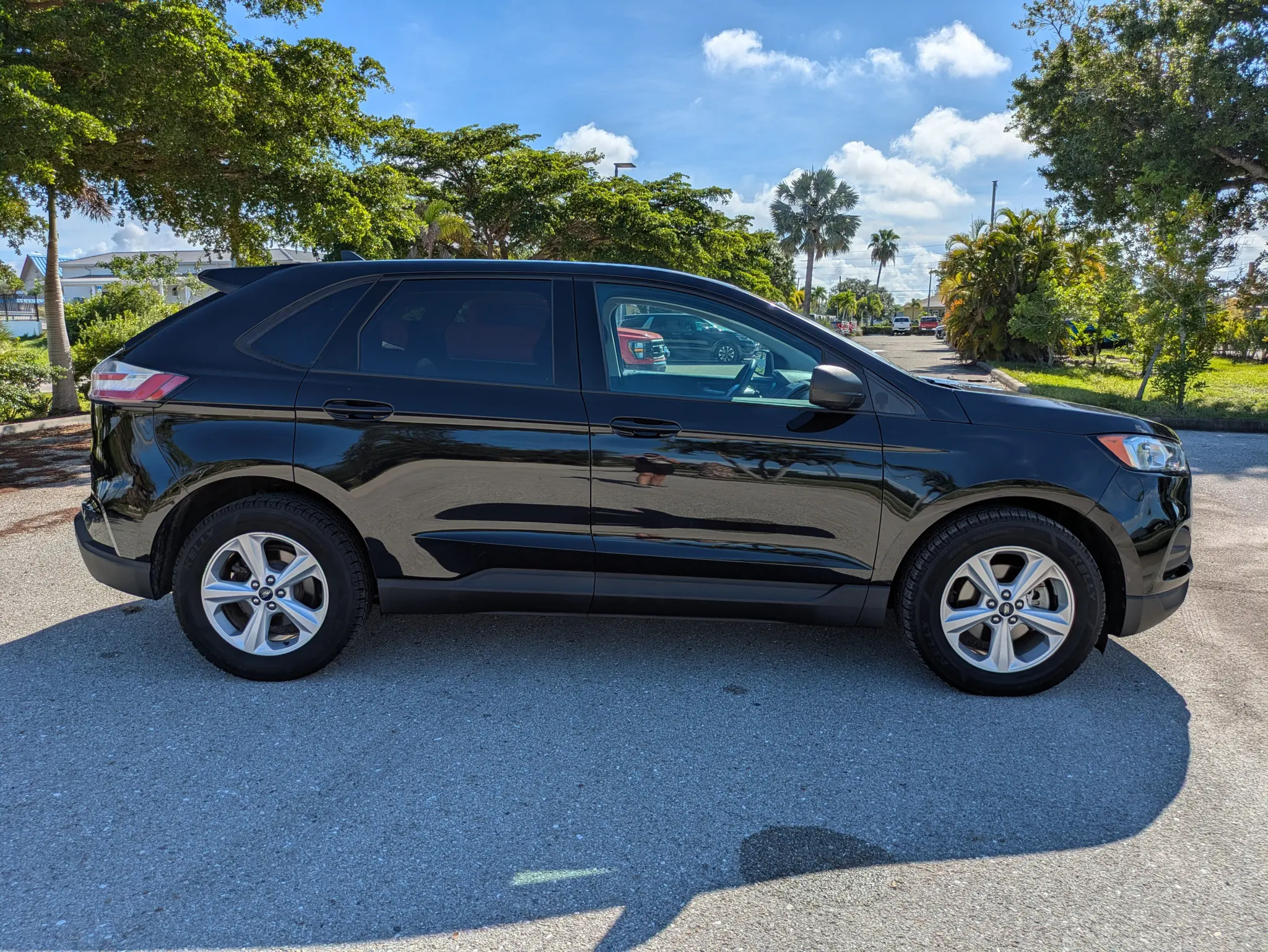 2020 Ford Edge SE photo 3