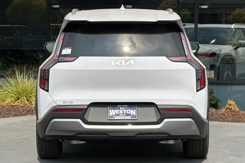 2026 Kia EV9 Wind AWD photo 5