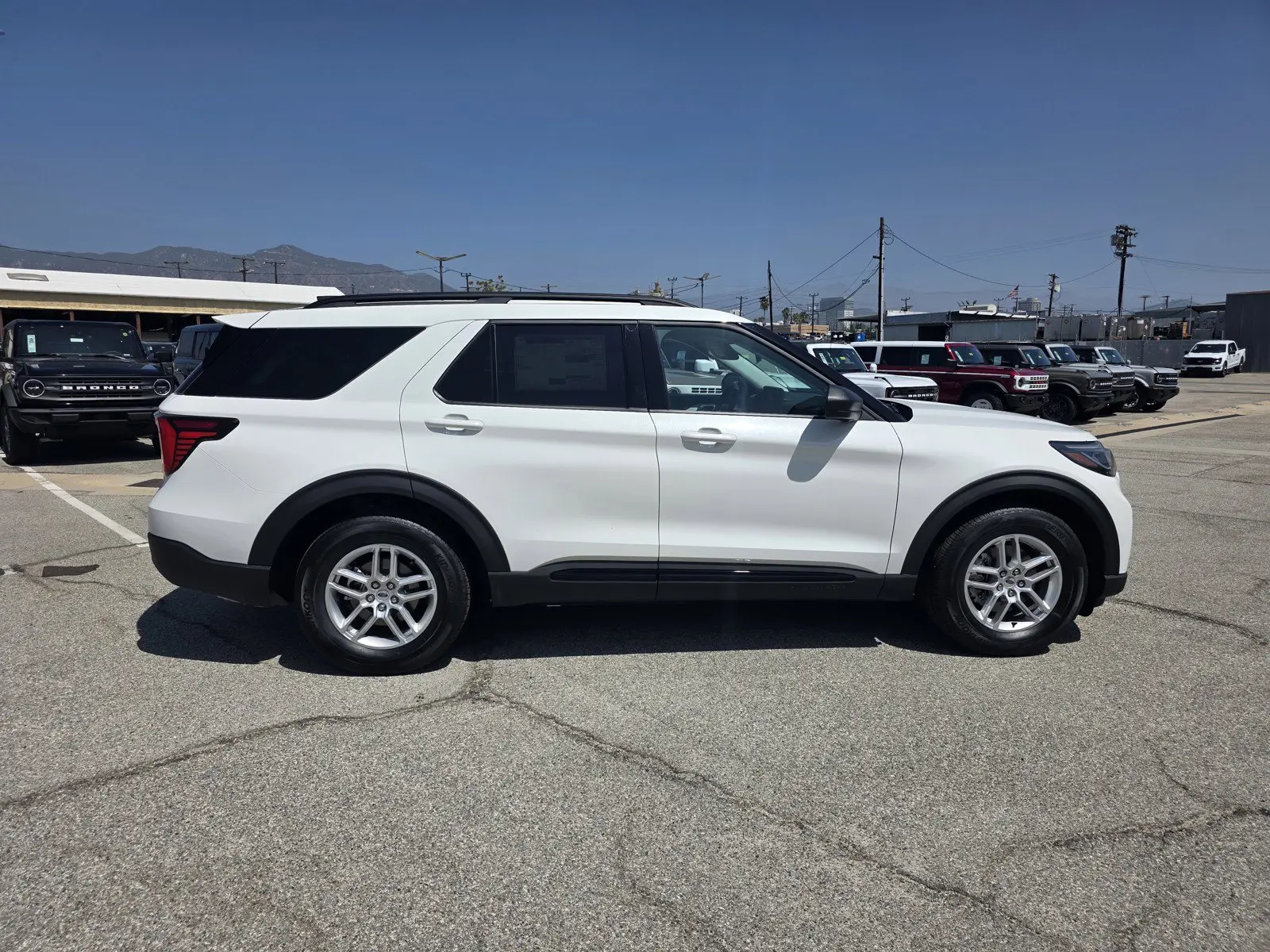 2026 Ford Explorer Active photo 3