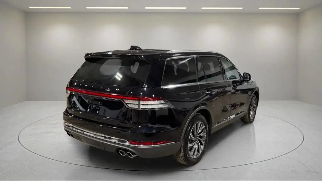 2025 Lincoln Aviator Livery AWD photo 3