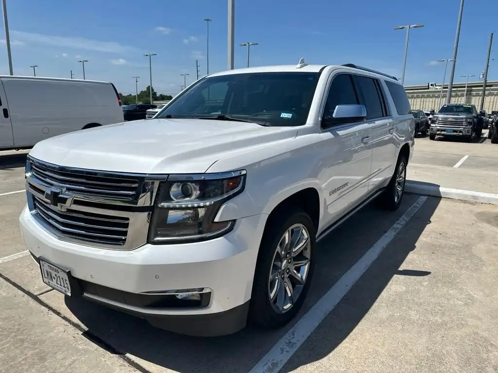 2018 Chevrolet Suburban 4WD 1500 Premier's photo