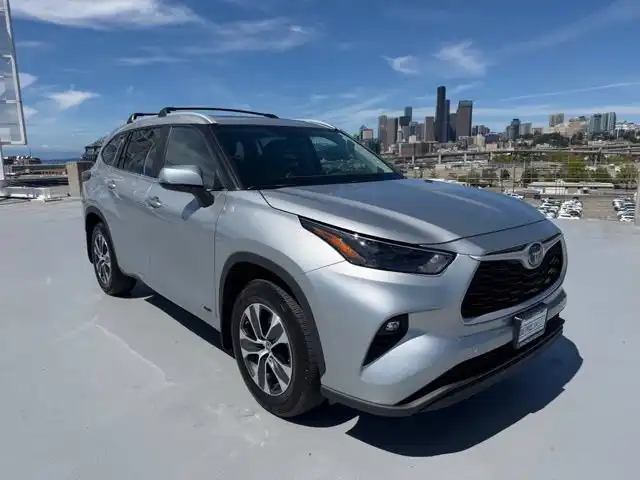 2023 Toyota Highlander Hybrid XLE AWD's photo