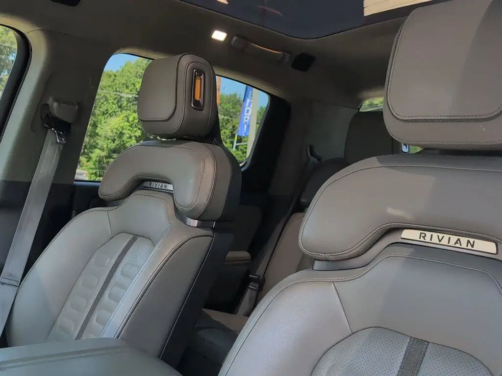 2022 Rivian R1T Launch Edition photo 3