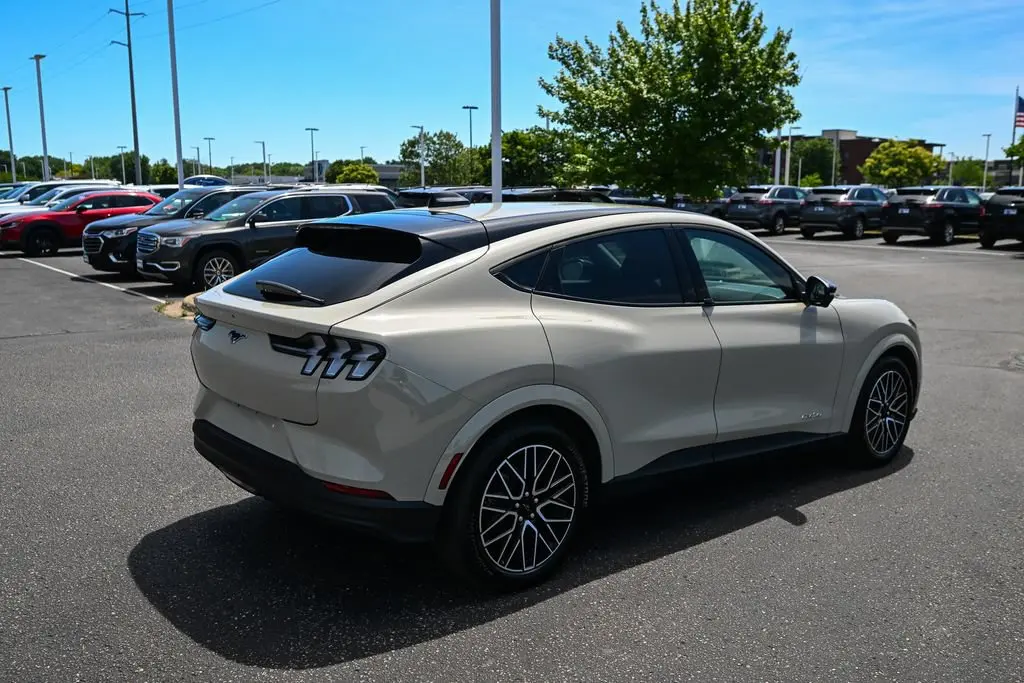 2025 Ford Mustang-Mach-e Premium photo 5