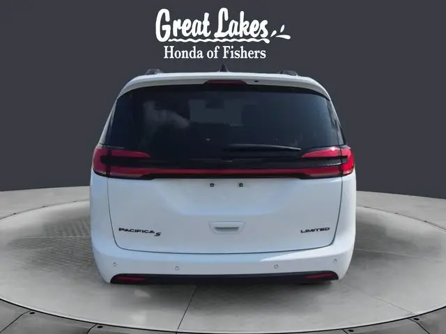 2025 Chrysler Pacifica Limited photo 4
