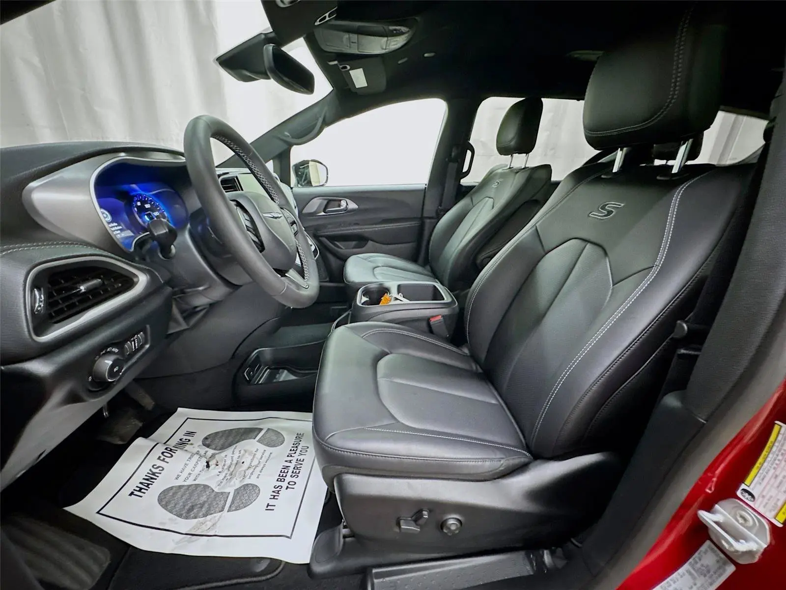 2026 Chrysler Pacifica Select AWD photo 5