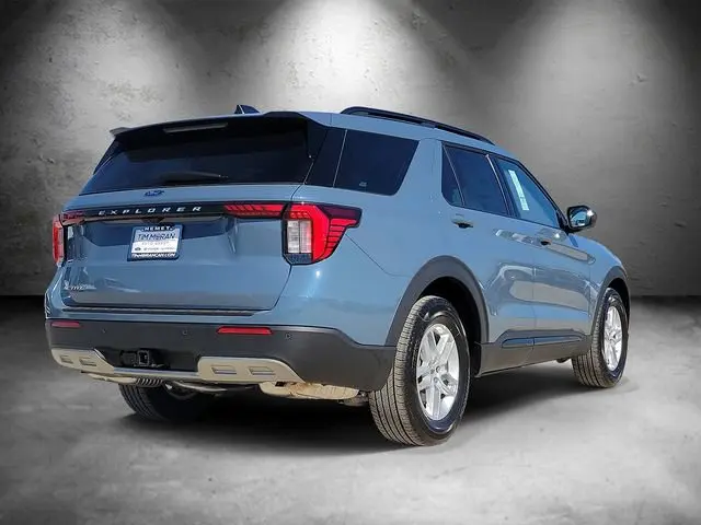 2026 Ford Explorer Active photo 3