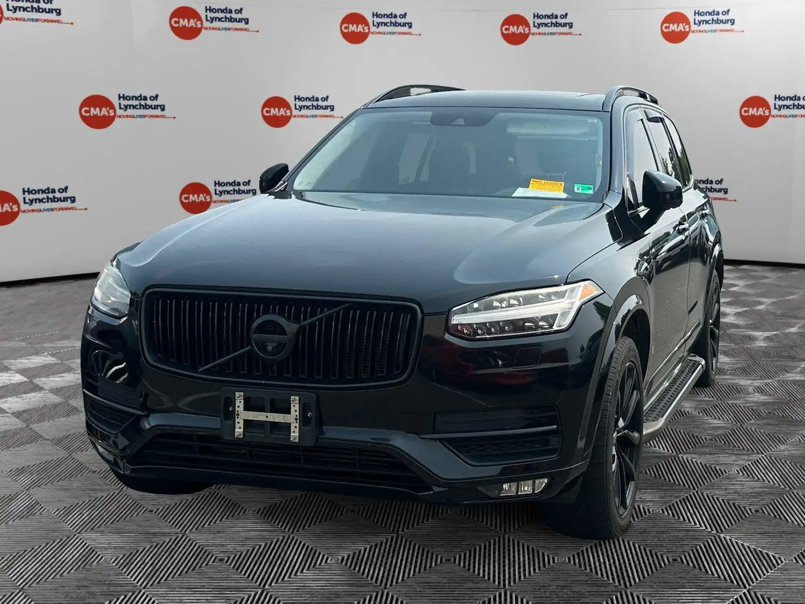 2017 Volvo XC90 T6 AWD Momentum's photo