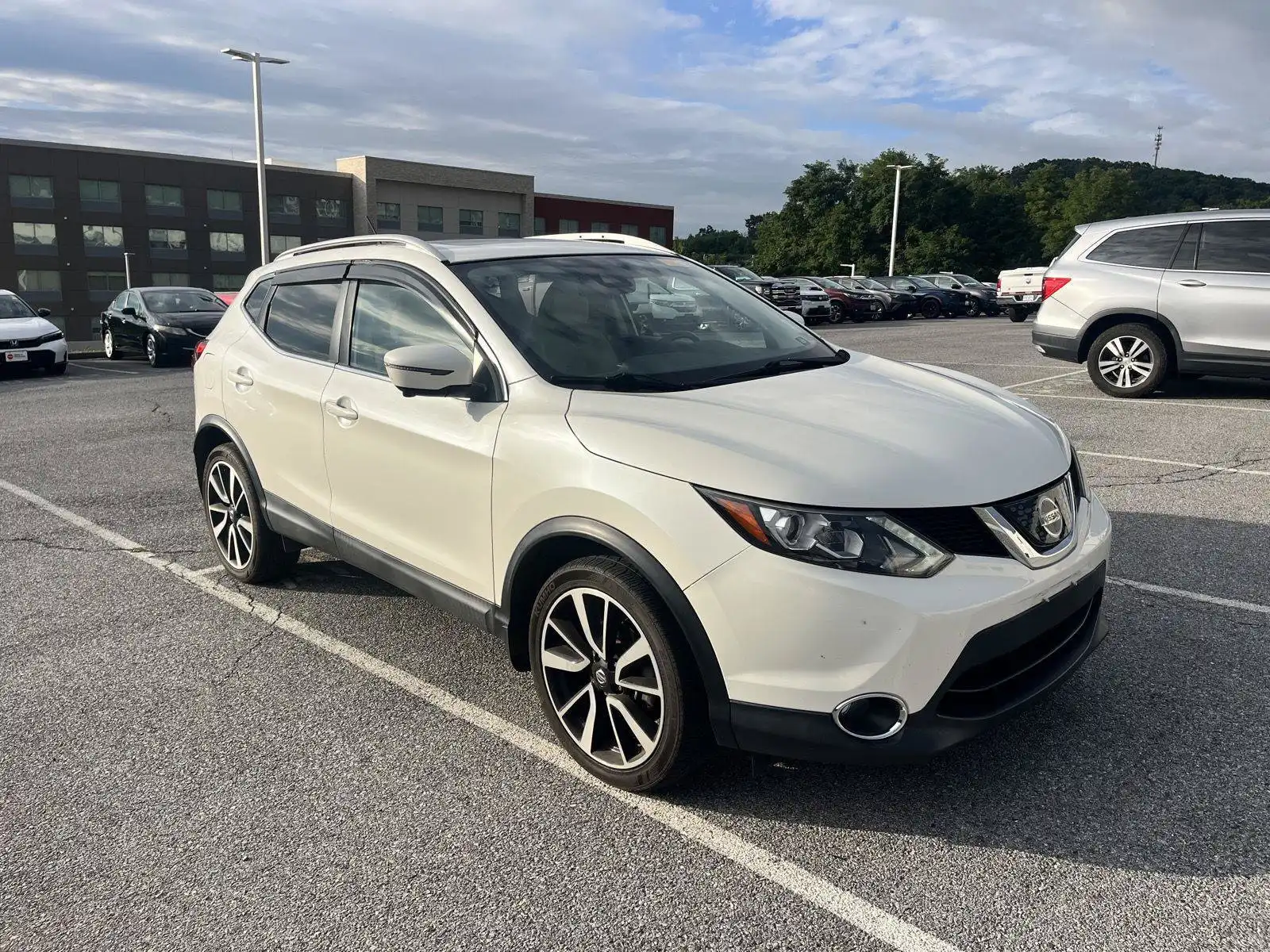 2018 Nissan Rogue Sport SL AWD's photo