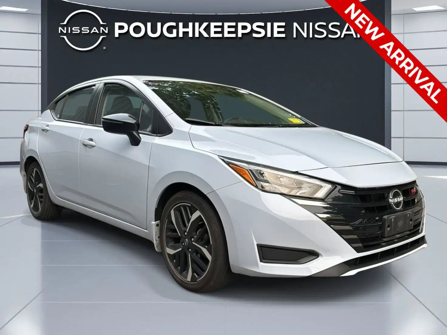 2023 Nissan Versa 1.6 SR CVT's photo